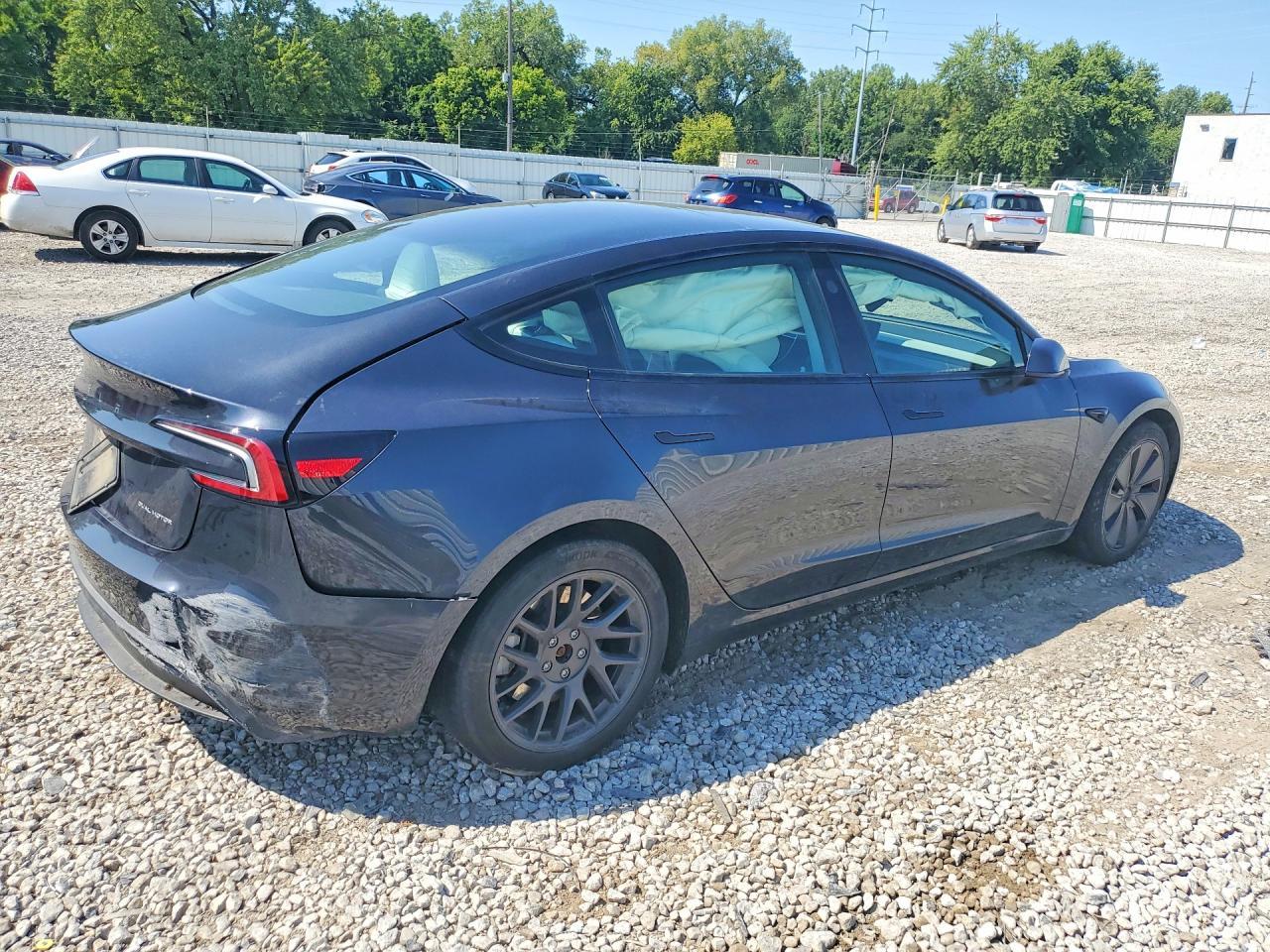 2025 Tesla Model 3 - Image 3
