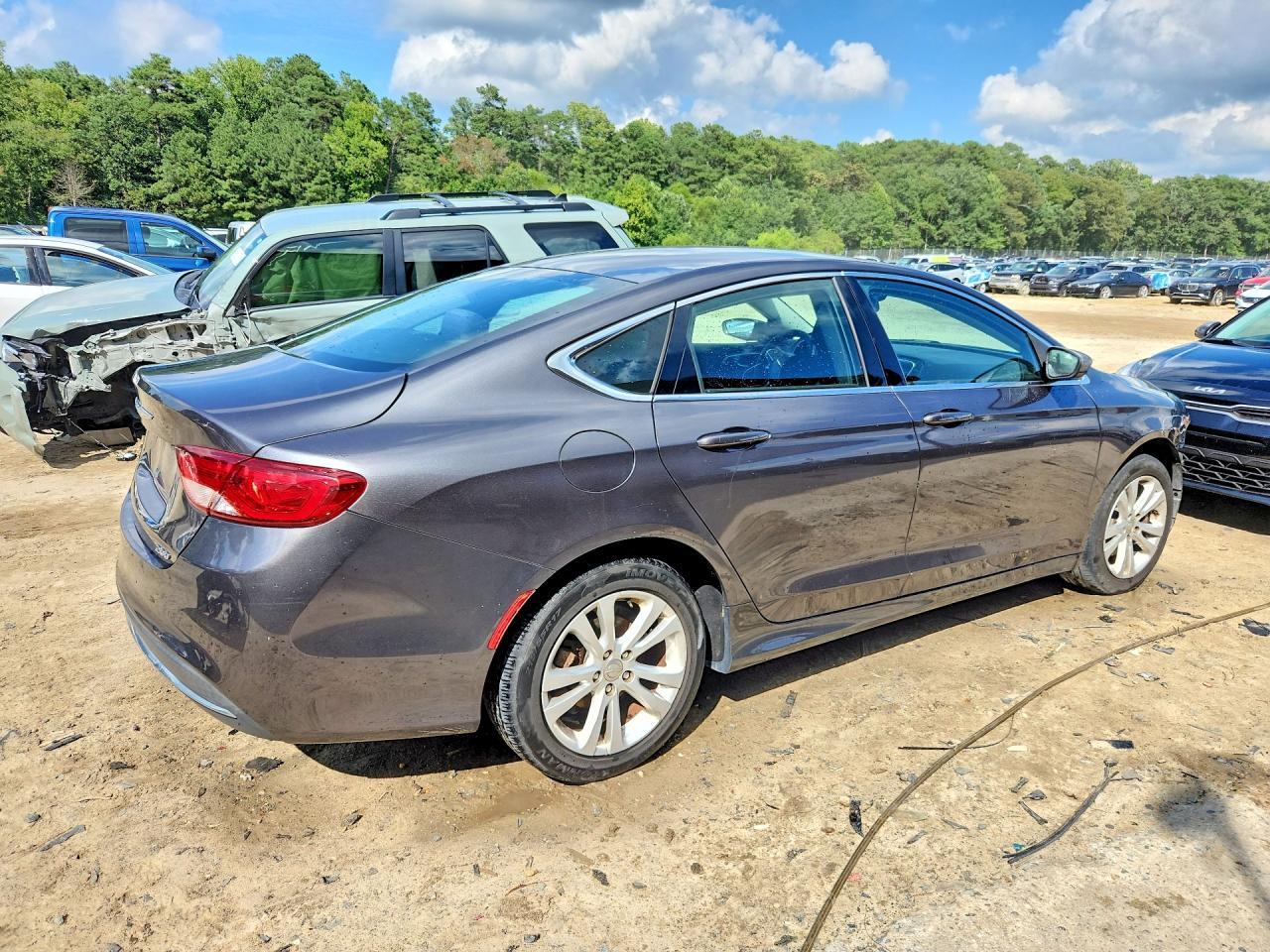 2015 Chrysler 200 Limited - Image 3