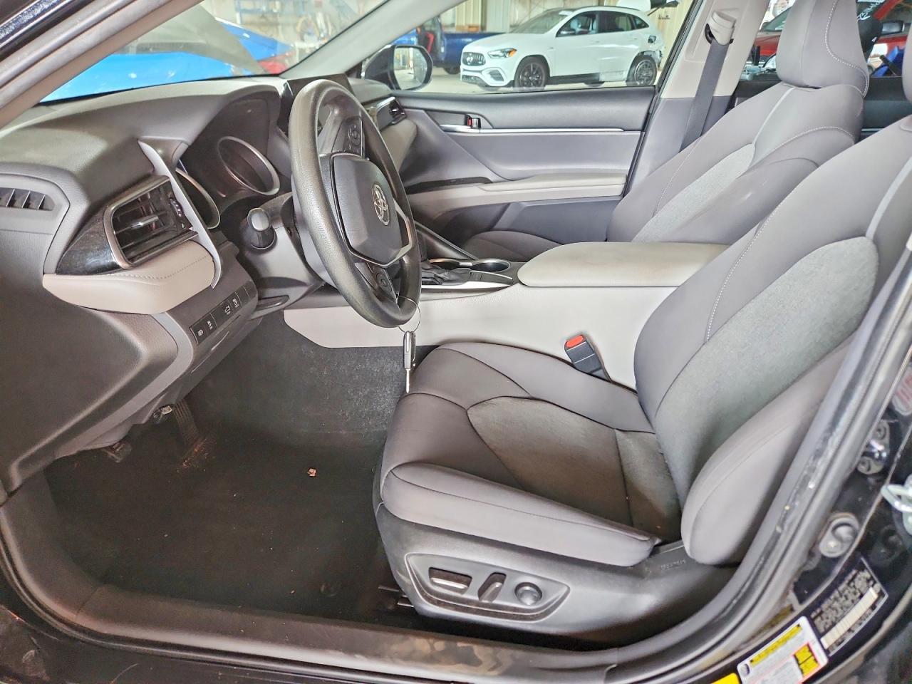 2022 Toyota Camry Le - Фото 7