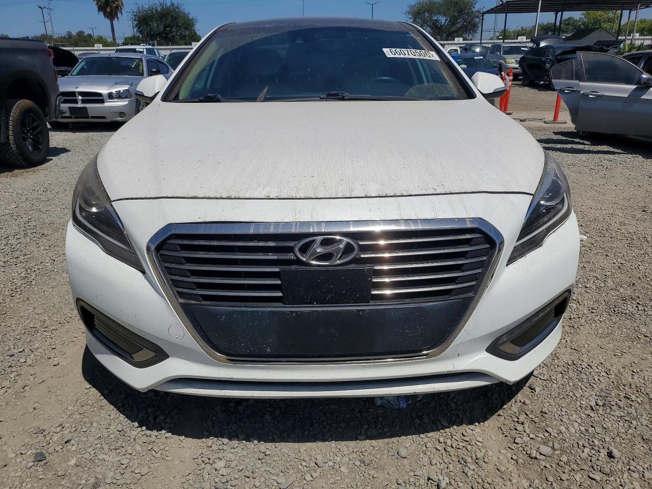 2017 Hyundai Sonata Hybrid Limited - Image 5