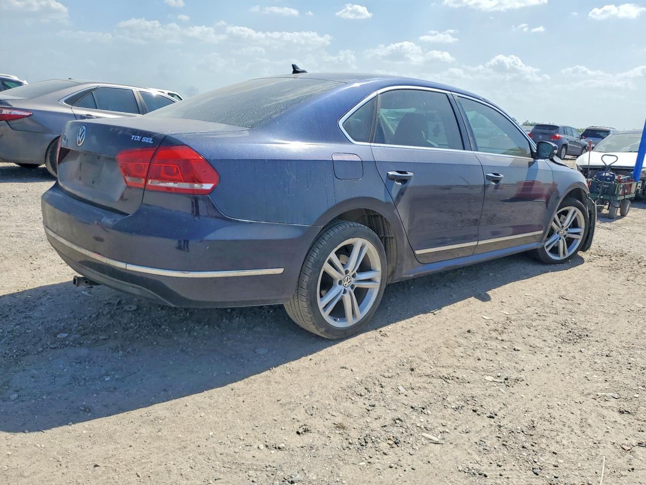 2012 Volkswagen Passat Sel - Image 3