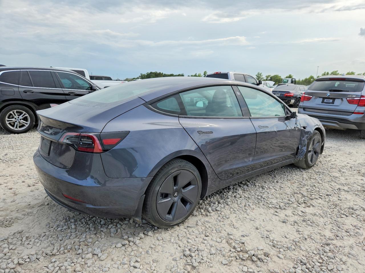 2023 Tesla Model 3 - Фото 4