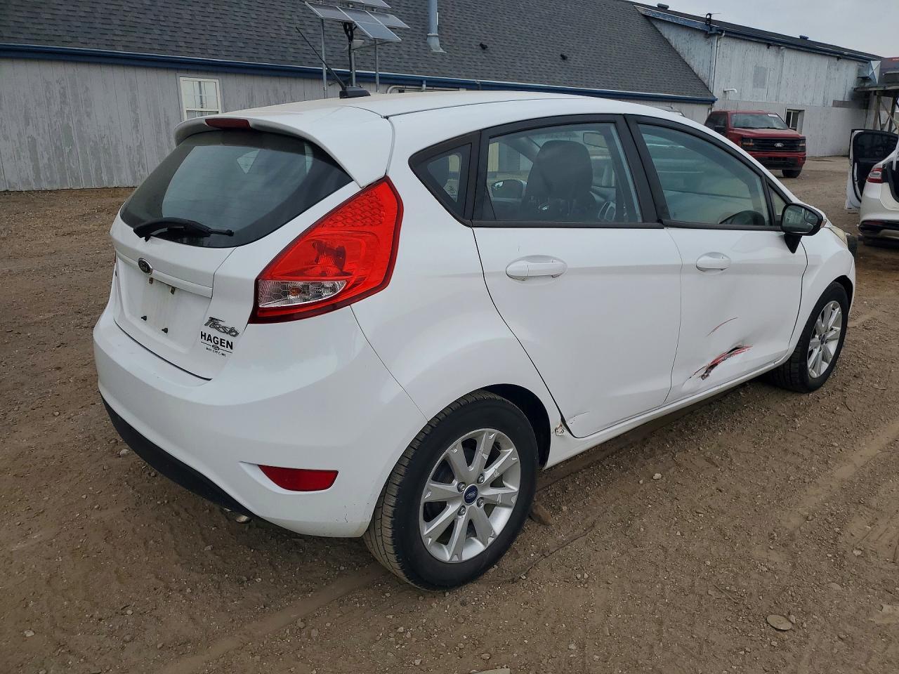 2013 Ford Fiesta Se - Фото 3