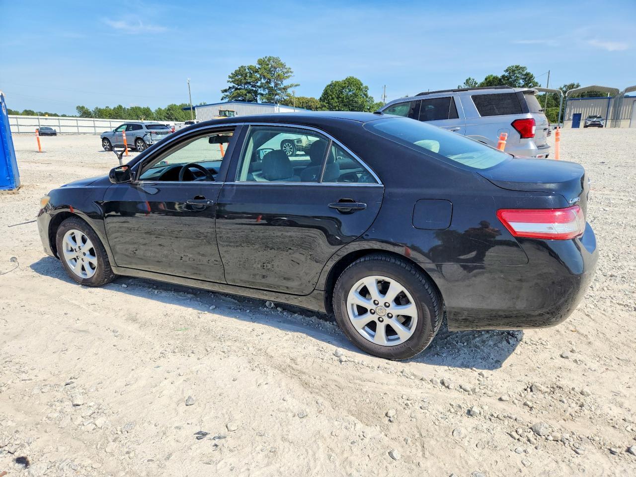 2011 Toyota Camry Le - Image 2