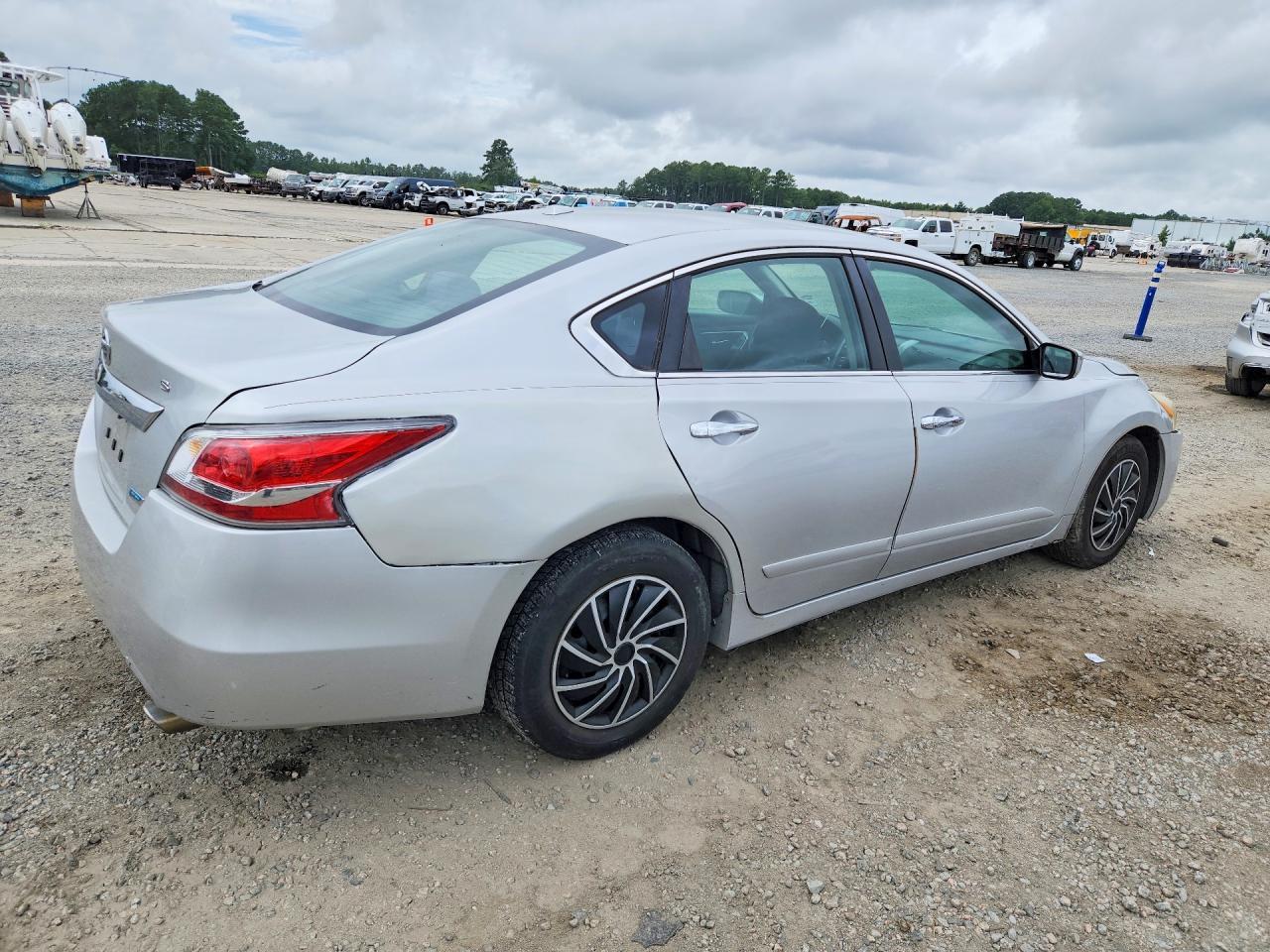 2014 Nissan Altima 2.5 S - Image 3