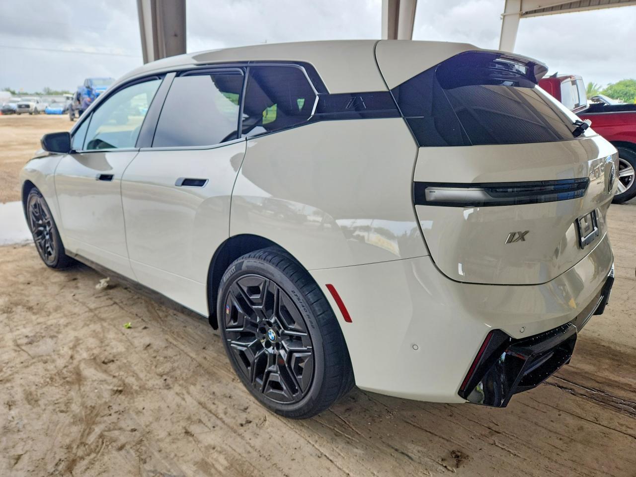 2026 BMW Ix xDrive60 - Фото 2