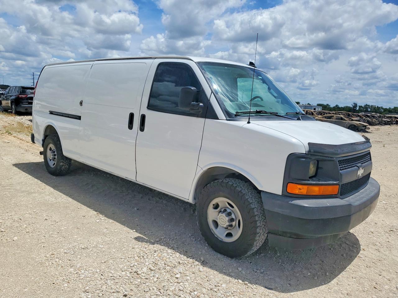 2017 Chevrolet Express Ext - Фото 4