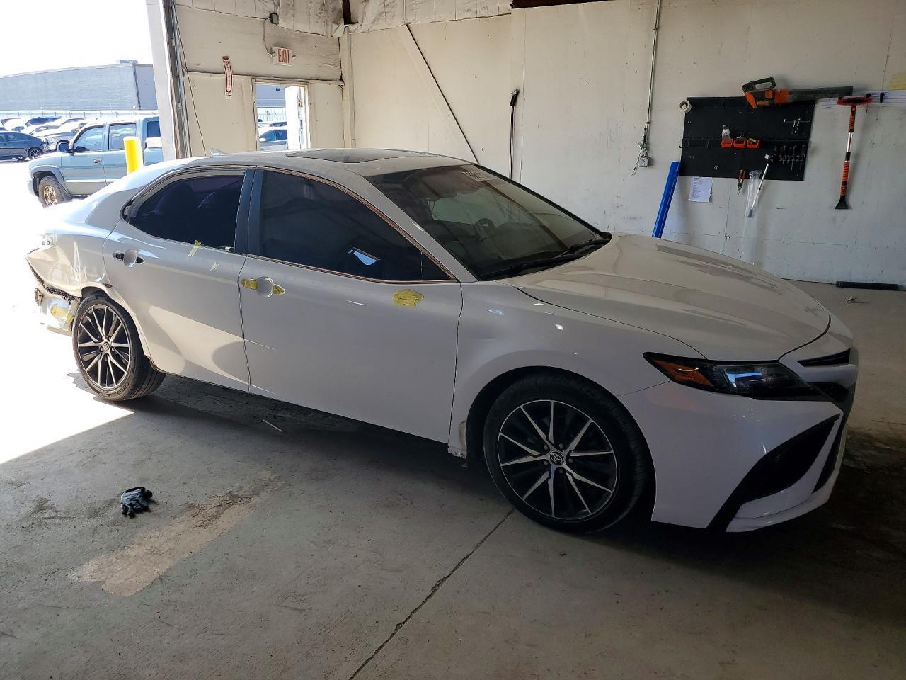 2022 Toyota Camry Se - Фото 4