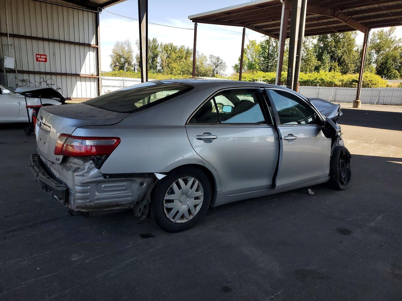 2009 Toyota Camry Le - Фото 3