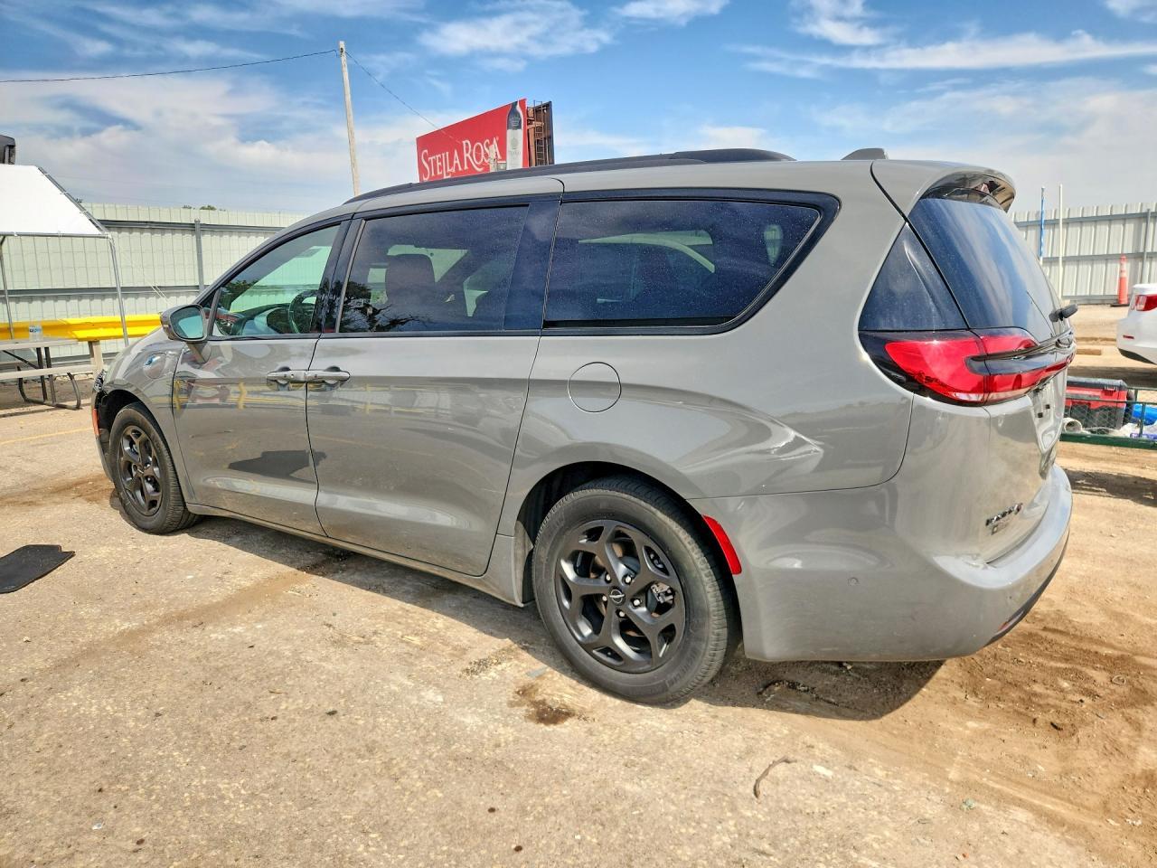 2021 Chrysler Pacifica Hybrid Limited - Image 2