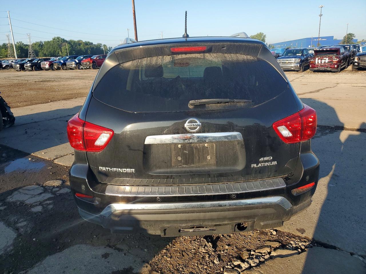 2018 Nissan Pathfinder Platinum - Image 6