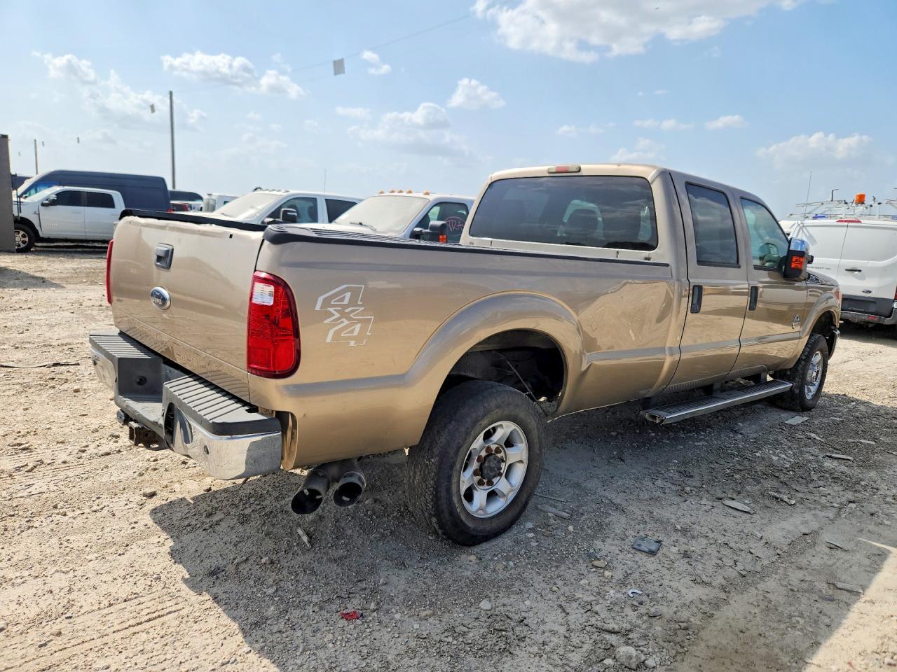 2011 Ford F350 Super Duty - Фото 3