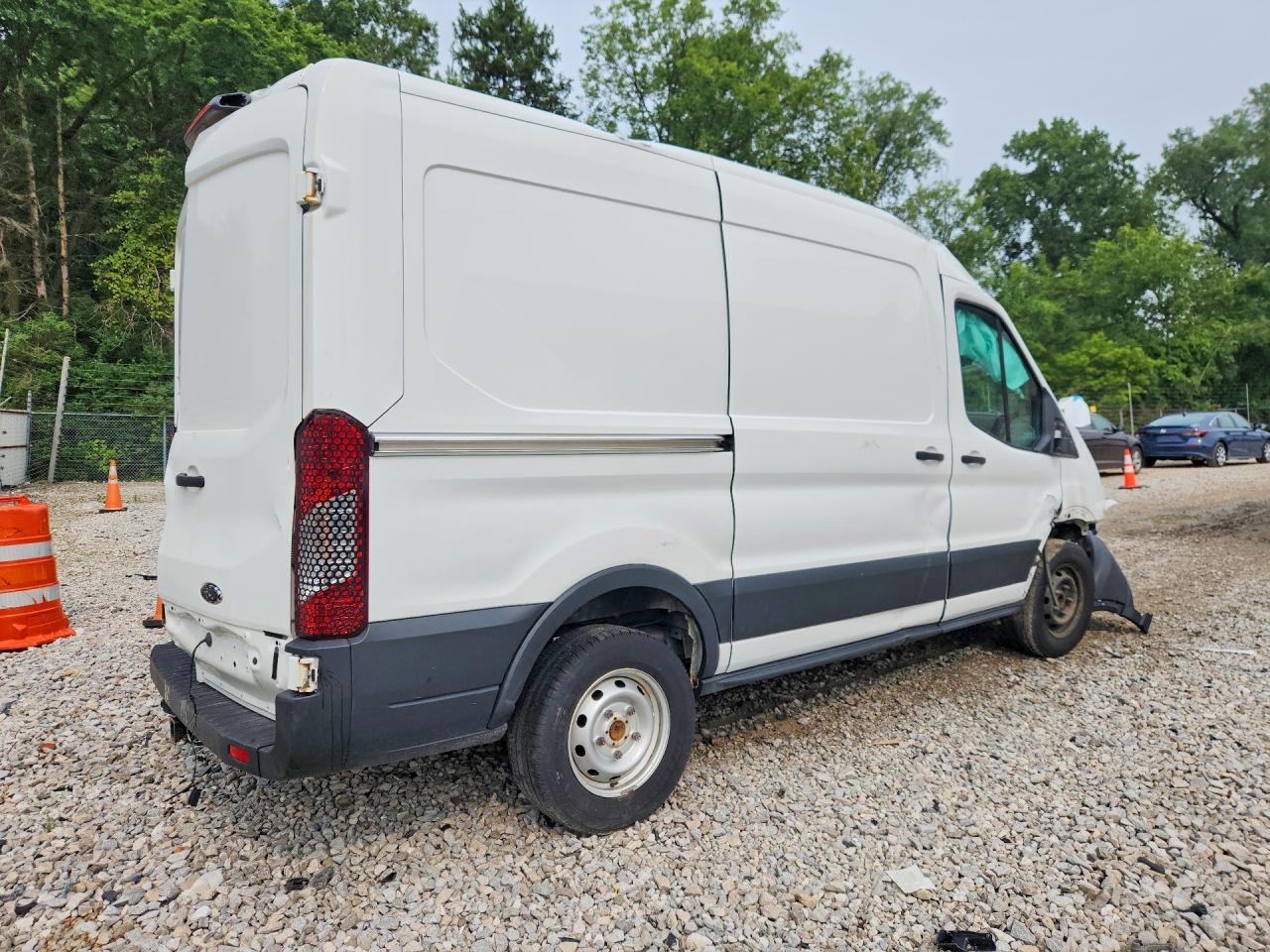 2019 Ford Transit 250 Delivery Van - Фото 3