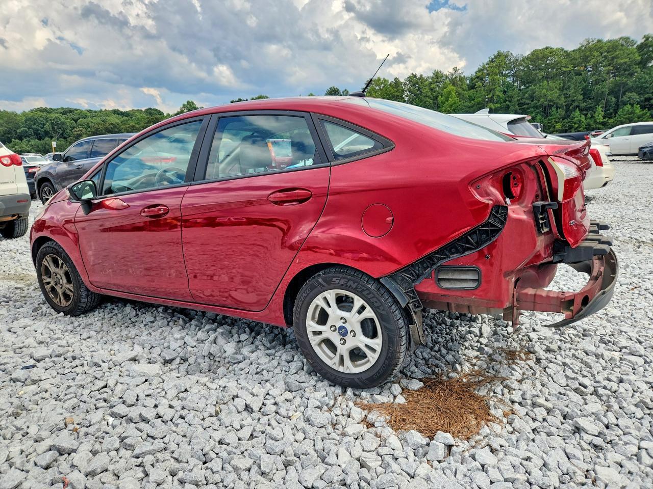2016 Ford Fiesta Se - Image 2