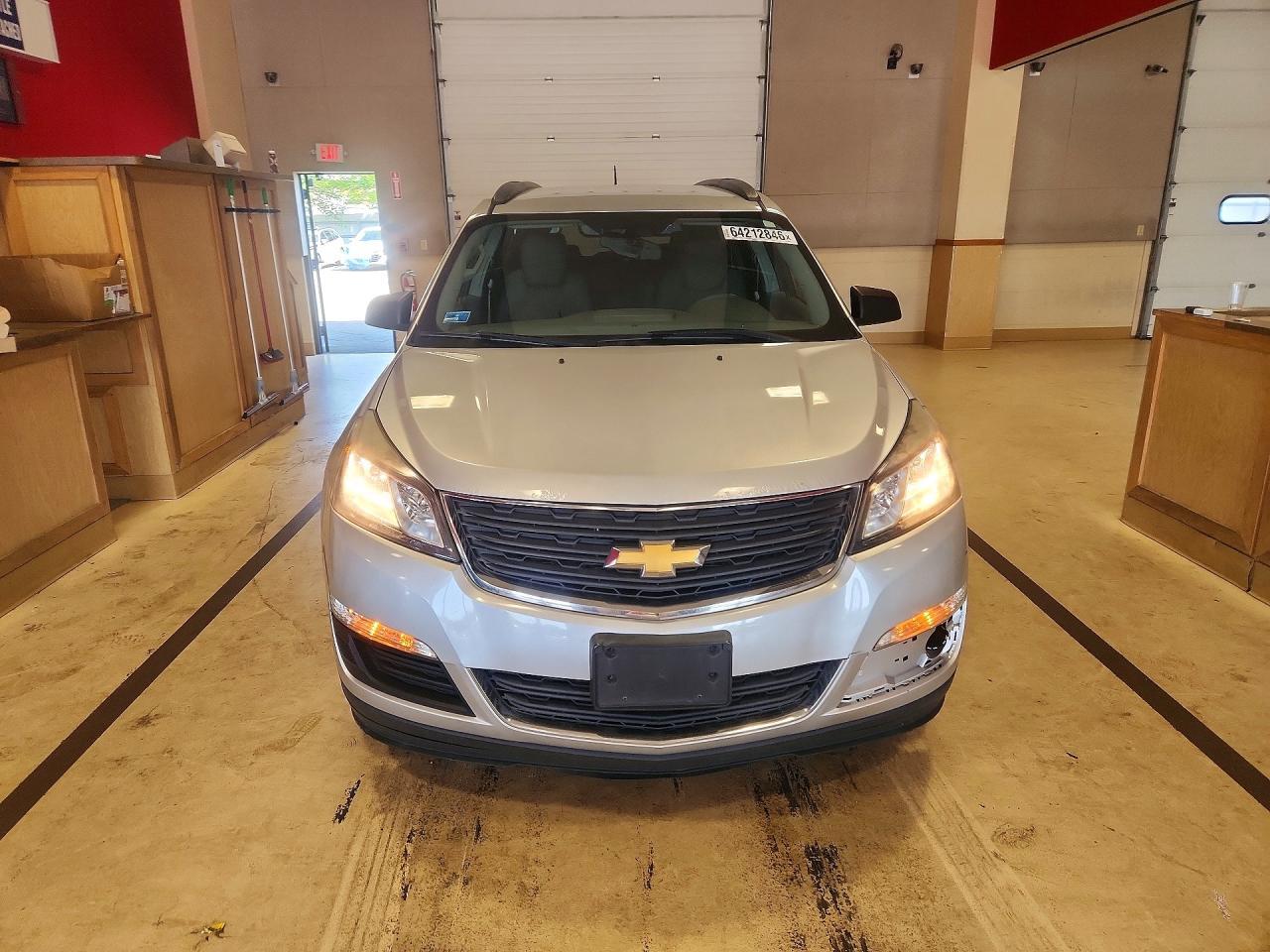 2017 Chevrolet Traverse Ls - Фото 5