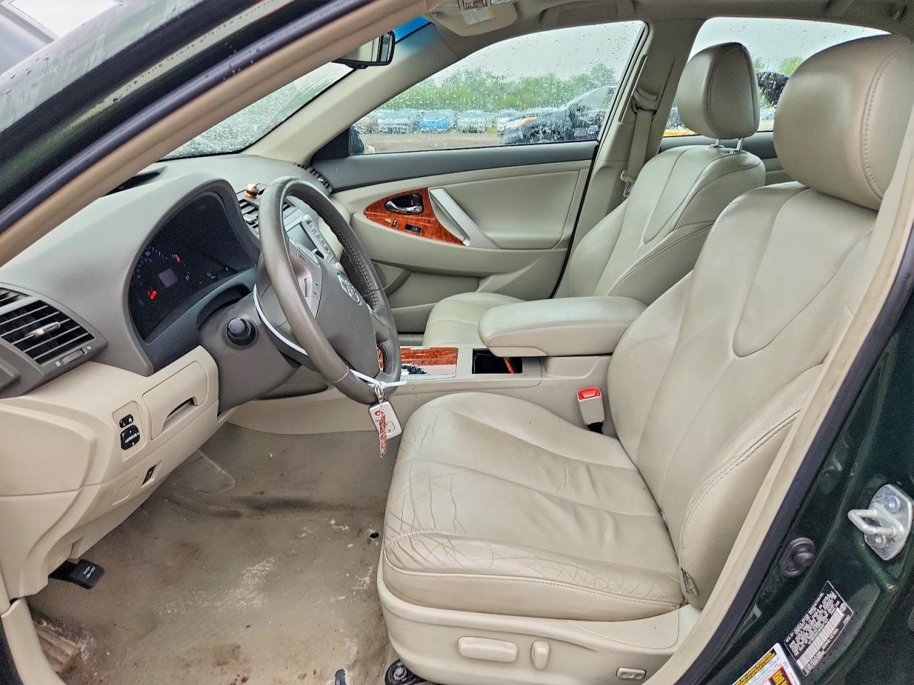 2010 Toyota Camry Xle V6 - Image 7