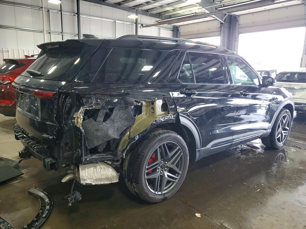 2025 Ford Explorer St-Line - Фото 3