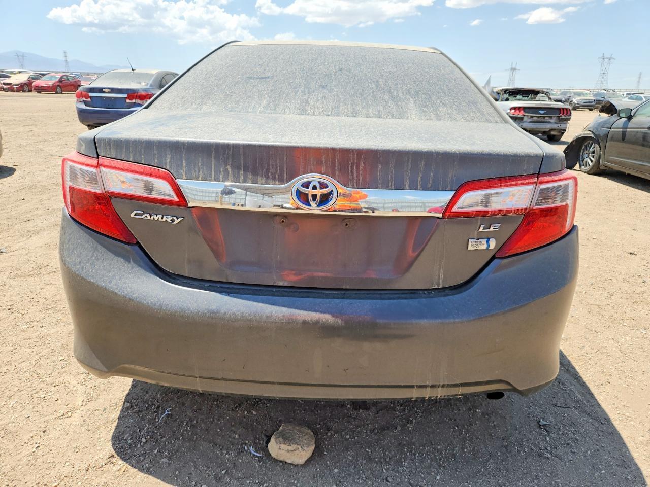 2013 Toyota Camry Hybrid Le - Image 6