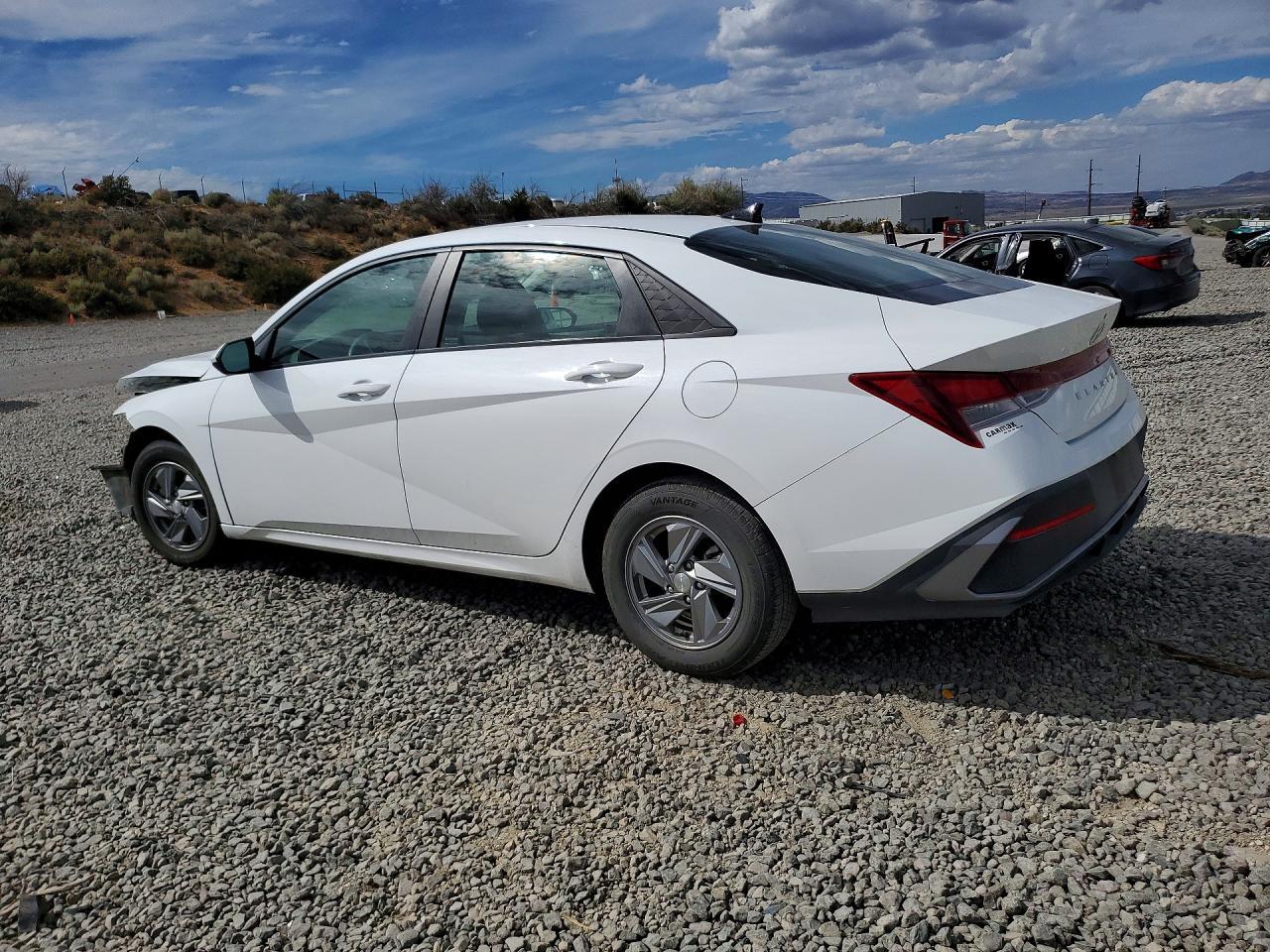 2024 Hyundai Elantra Se - Фото 2
