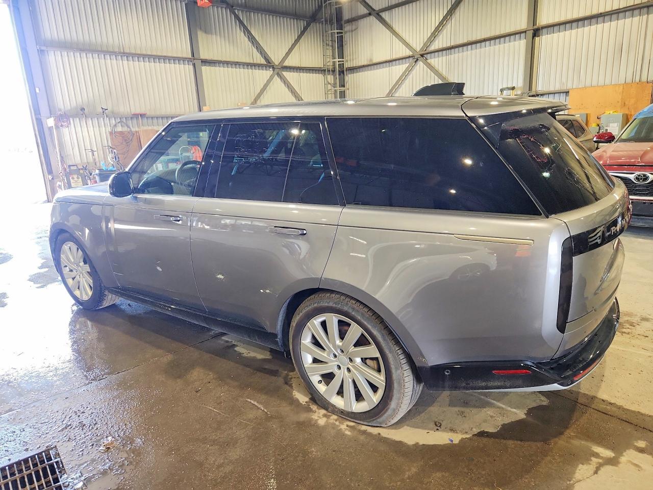 2025 Land Rover Range Rover Se - Image 4