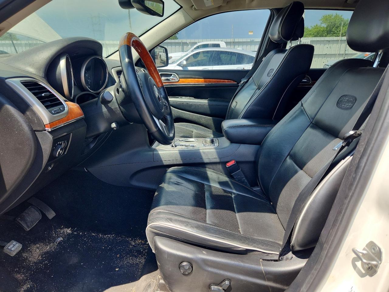 2012 Jeep Grand Cherokee Overland - Image 7