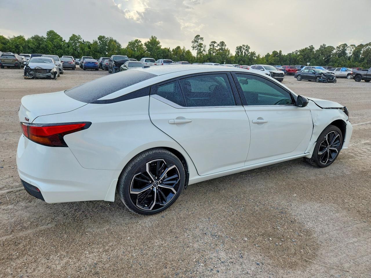 2026 Nissan Altima Sr - Фото 3