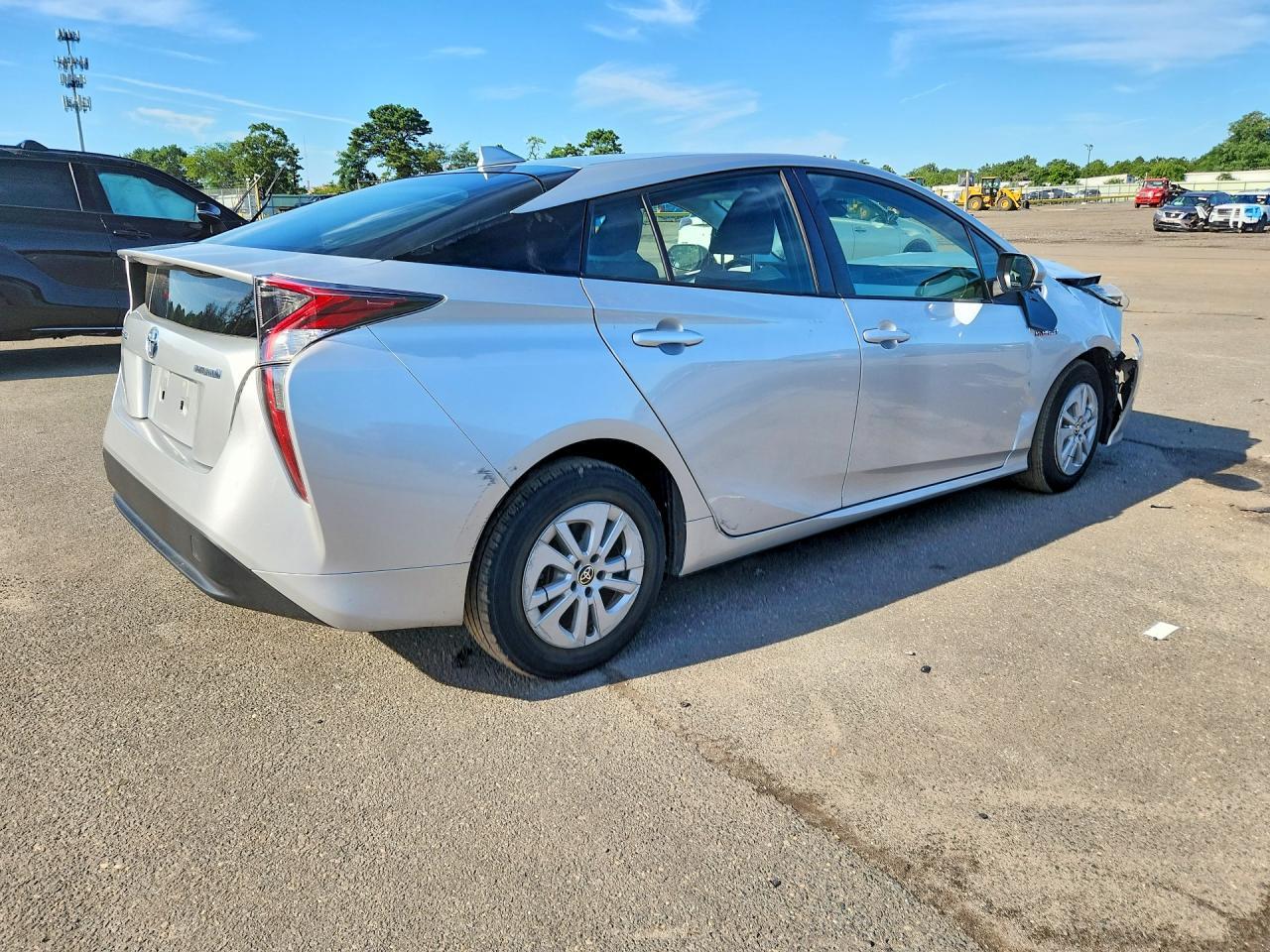 2018 Toyota Prius One - Image 3