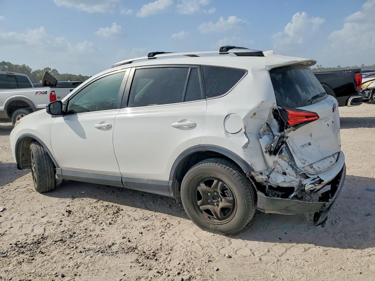 2016 Toyota Rav4 Le - Фото 2
