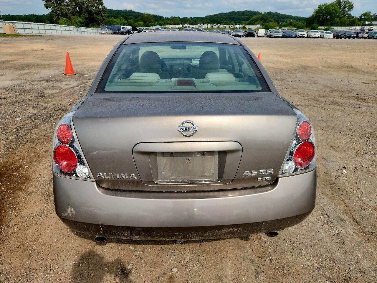 2005 Nissan Altima 3.5 Se - Фото 6
