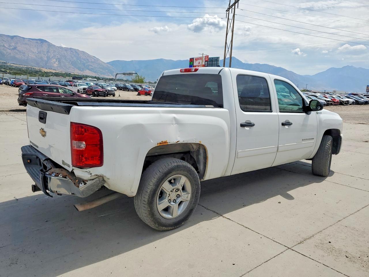 2011 Chevrolet Silverado K1500 Hybrid - Image 3