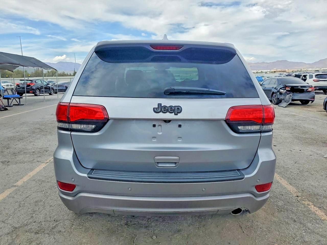 2021 Jeep Grand Cherokee Laredo - Image 6