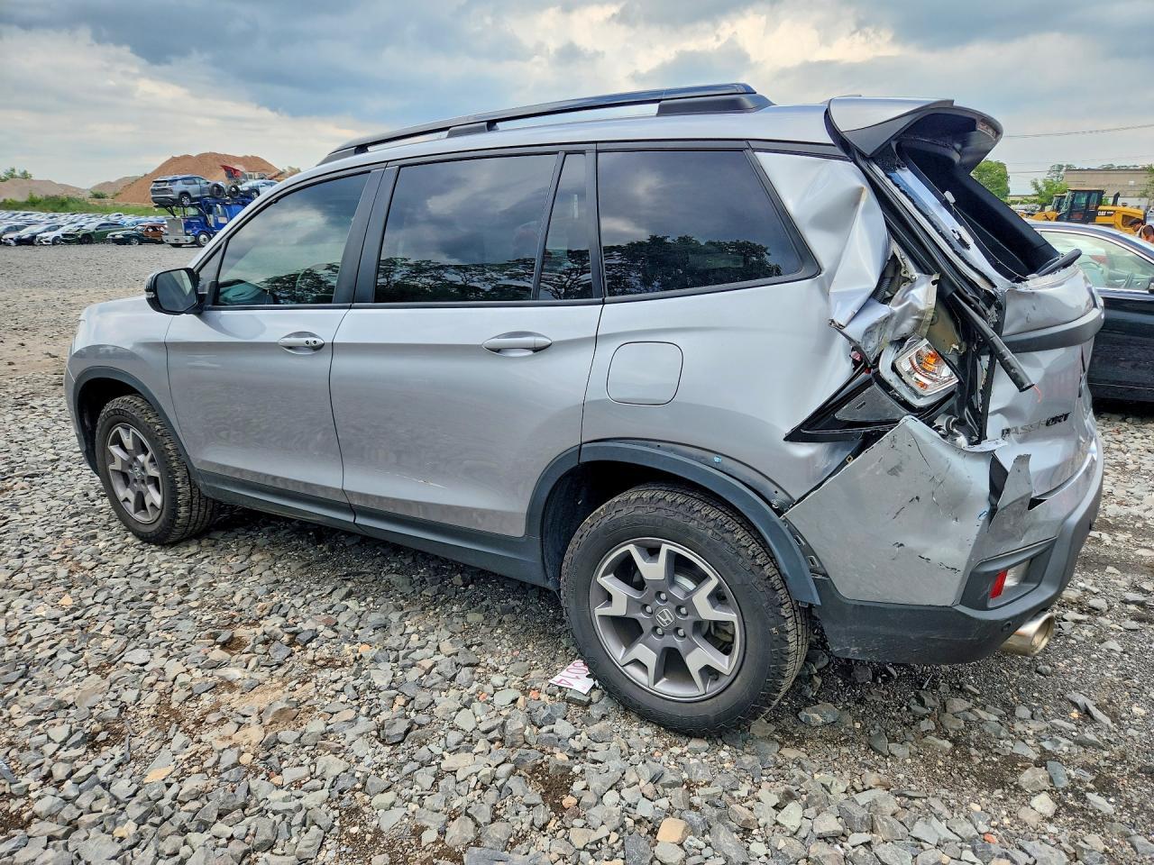 2023 Honda Passport Trail Sport - Image 2