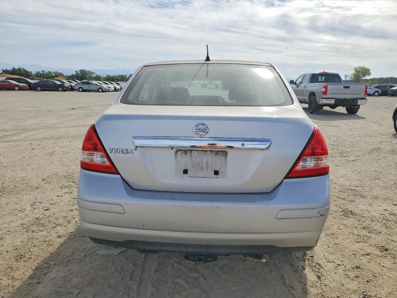 2010 Nissan Versa 1.8 S - Image 6