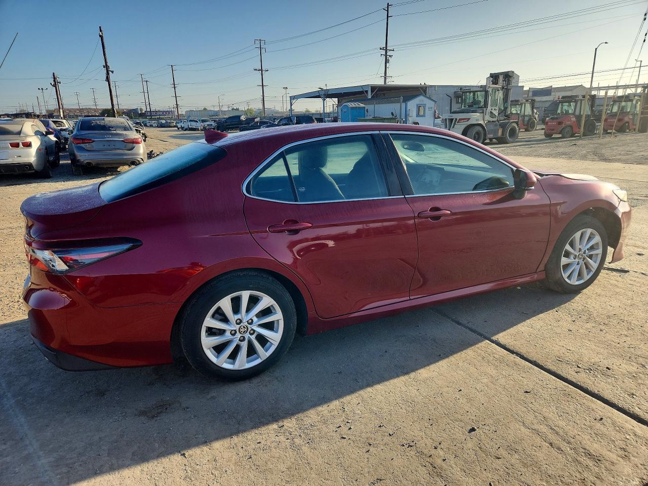 2022 Toyota Camry Le - Фото 3