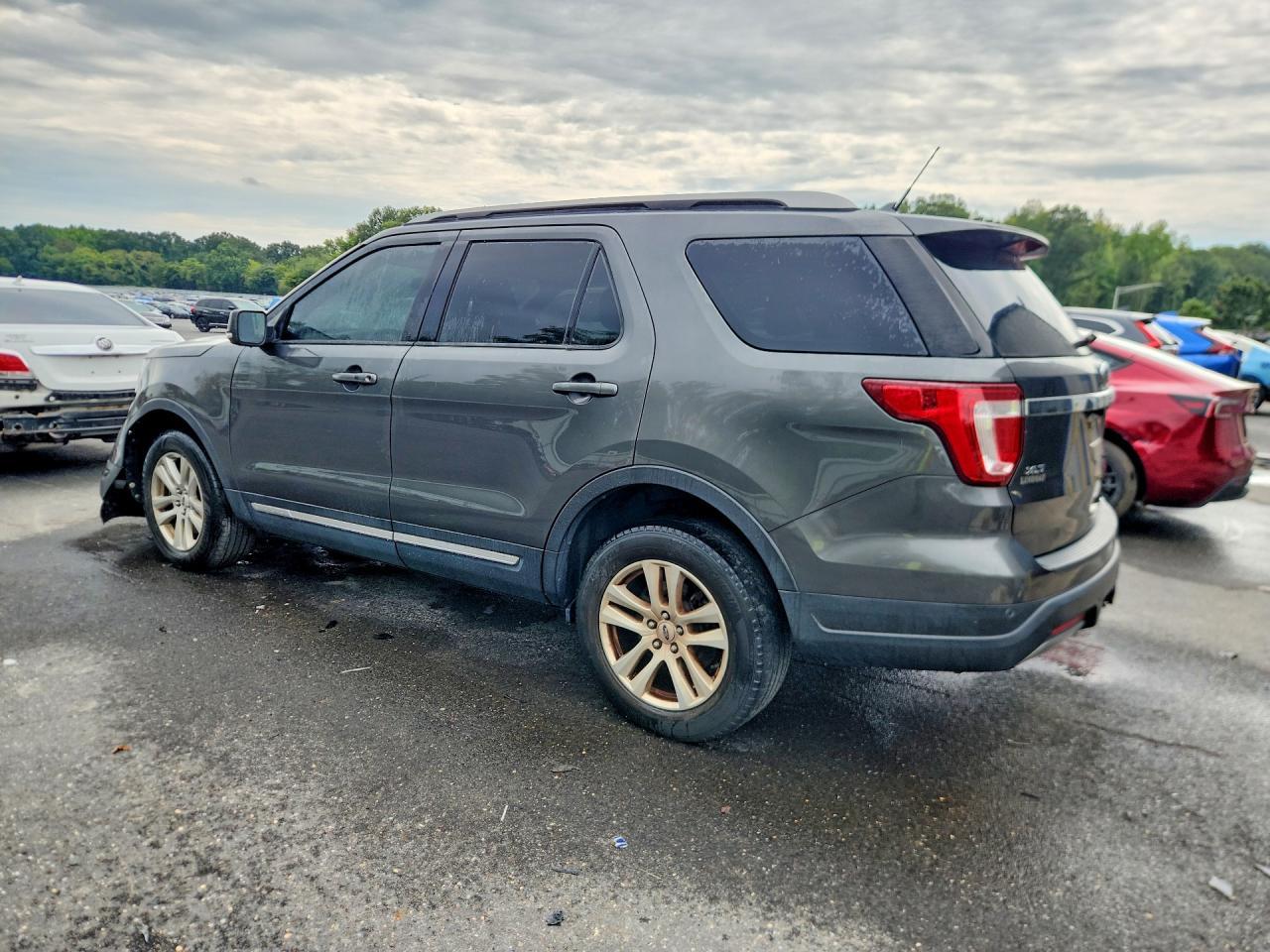 2019 Ford Explorer Xlt - Фото 2