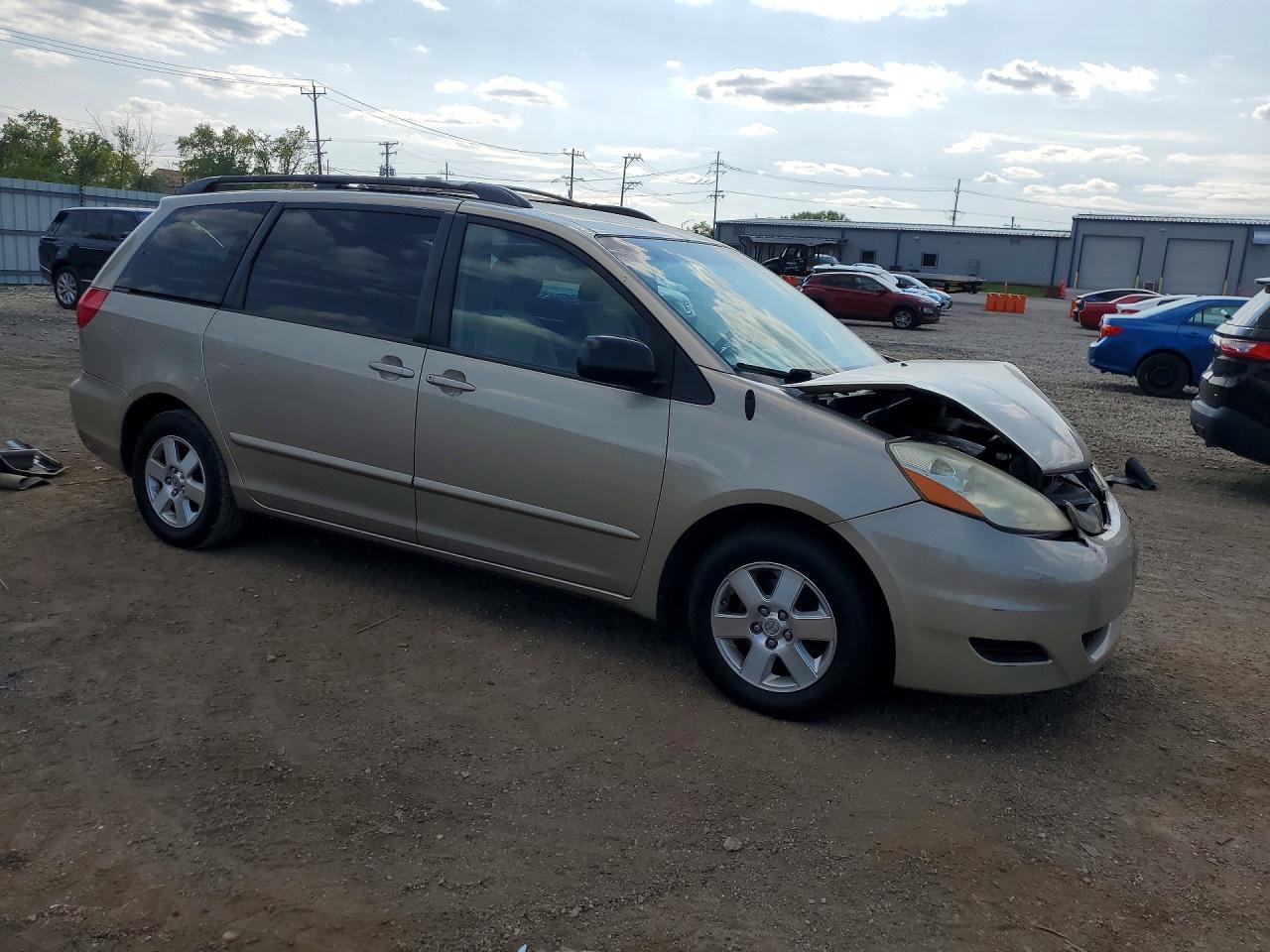 2009 Toyota Sienna Le 7-Passenger - Фото 4