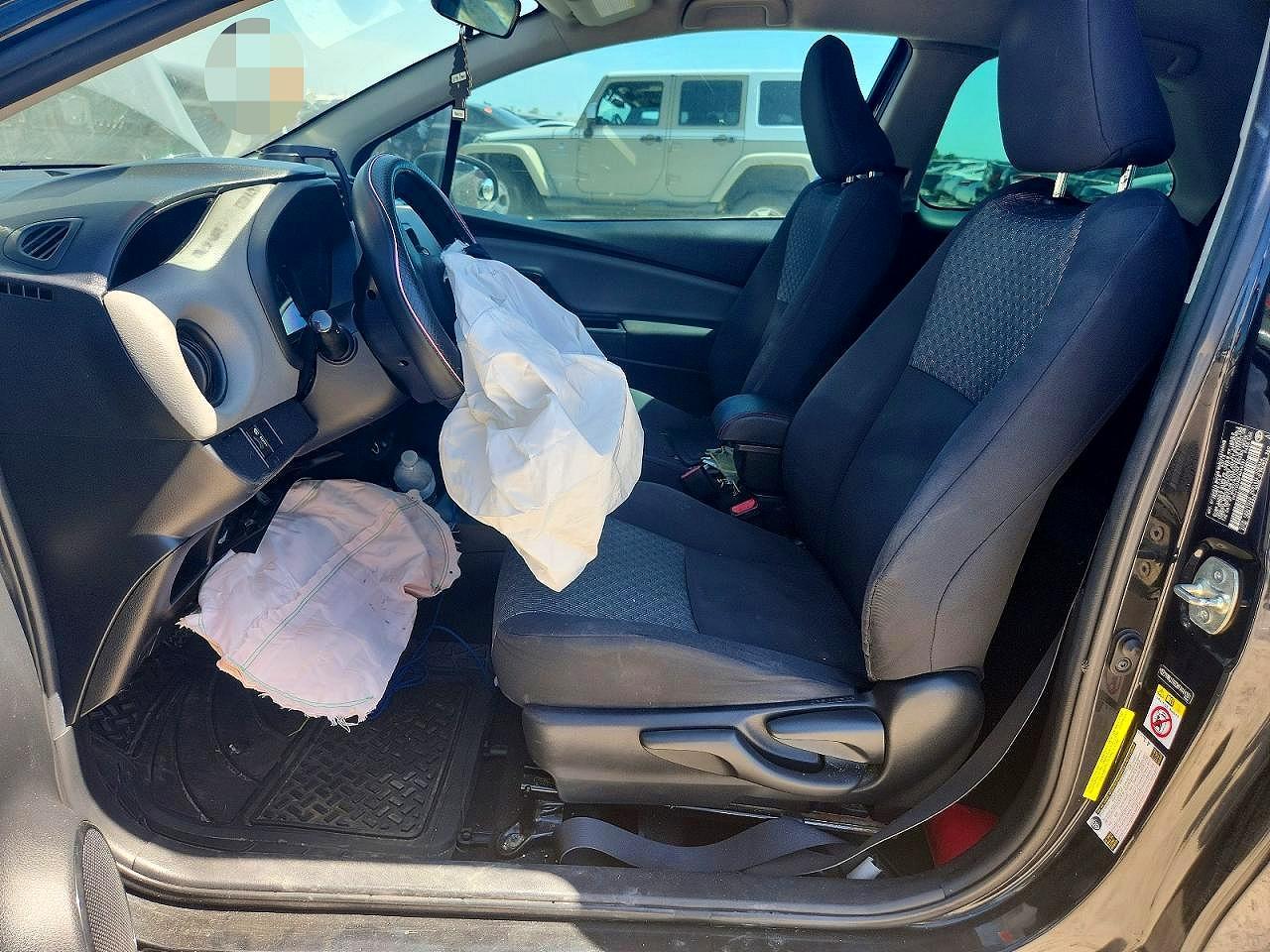 2015 Toyota Yaris 3-Door L - Image 7