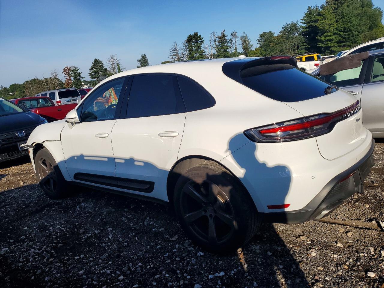 2022 Porsche Macan - Image 2