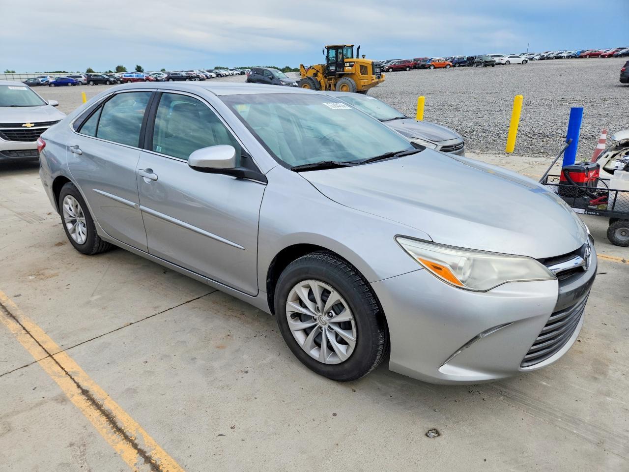 2016 Toyota Camry Le - Image 4
