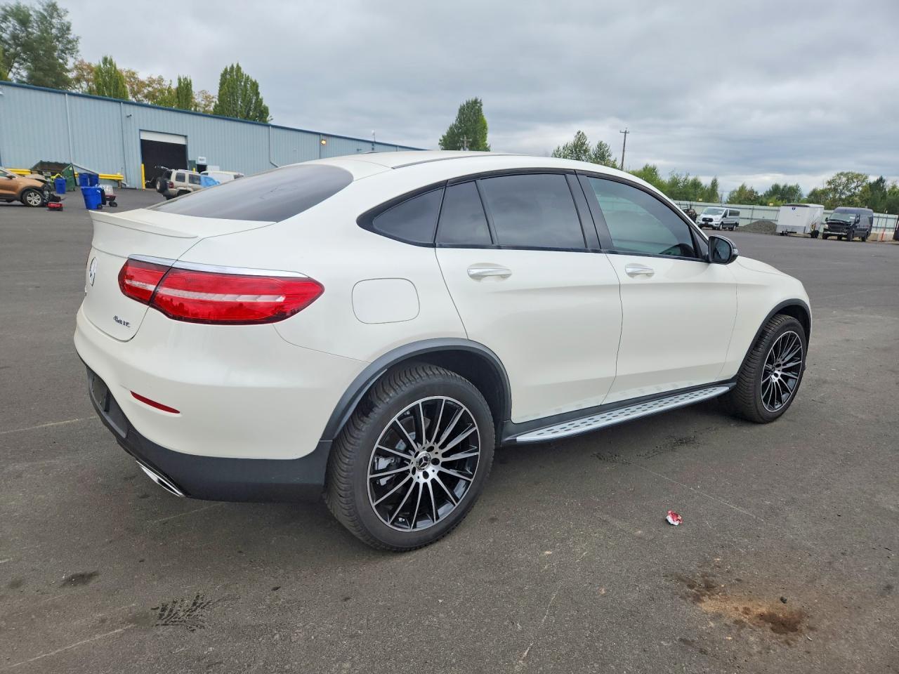2017 Mercedes-Benz Glc Coupe 300 4Matic - Image 3