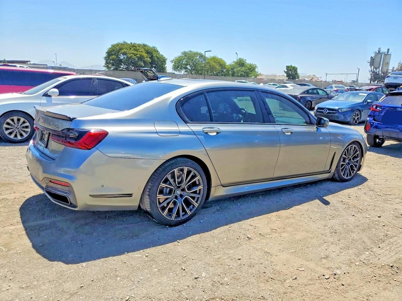 2022 BMW 750 Xi - Фото 3