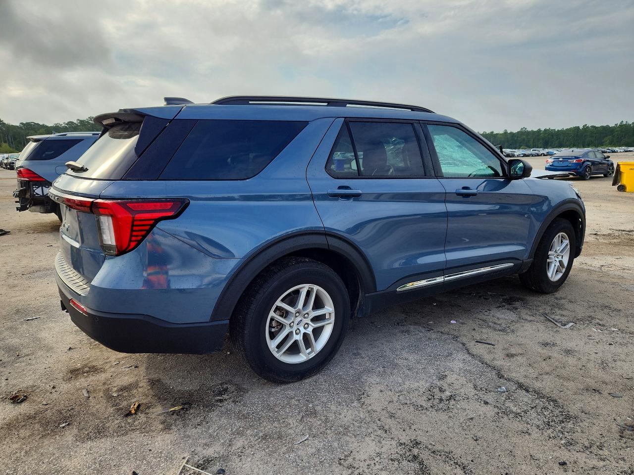 2025 Ford Explorer Active - Фото 3
