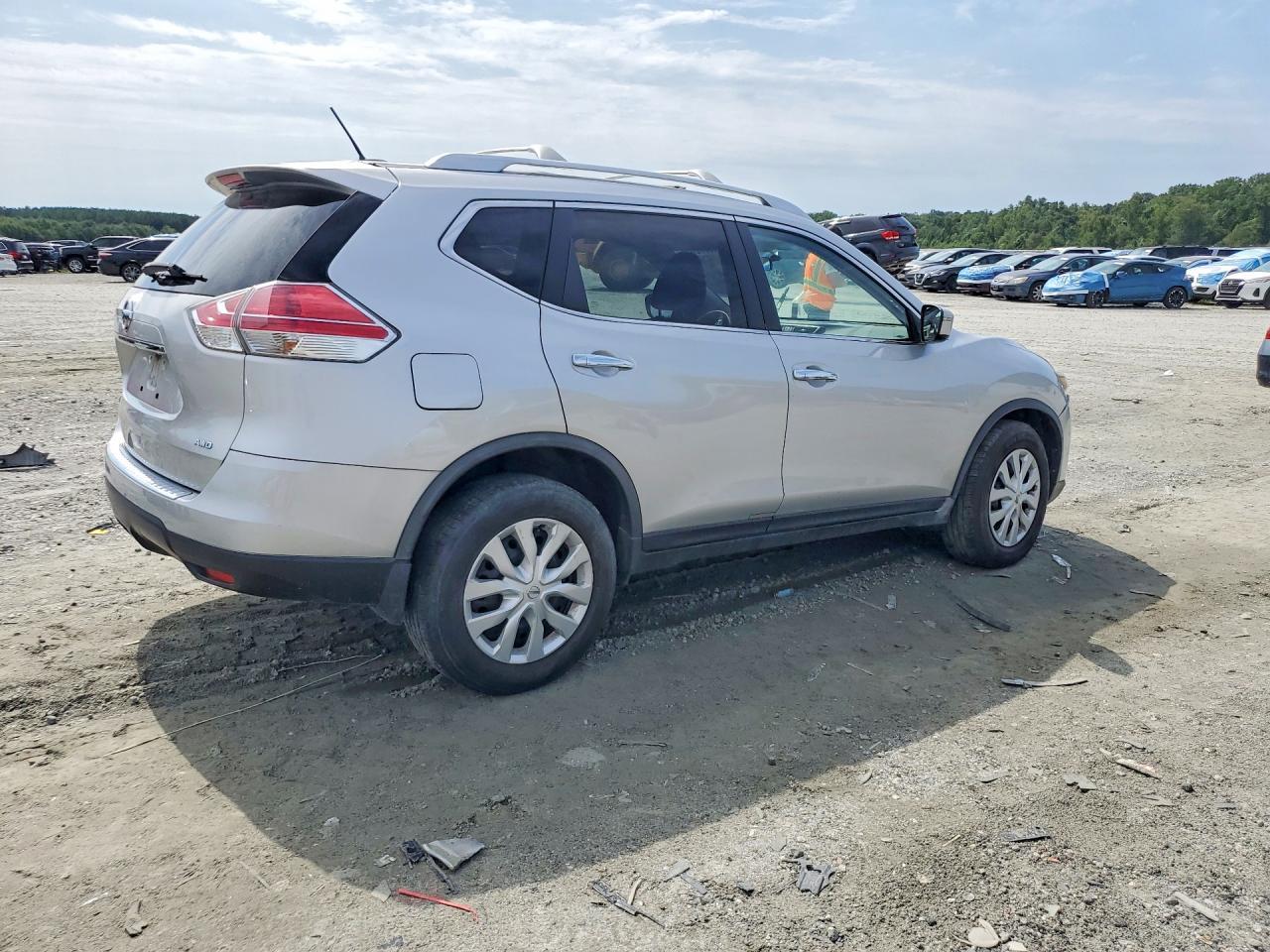 2016 Nissan Rogue S - Фото 3
