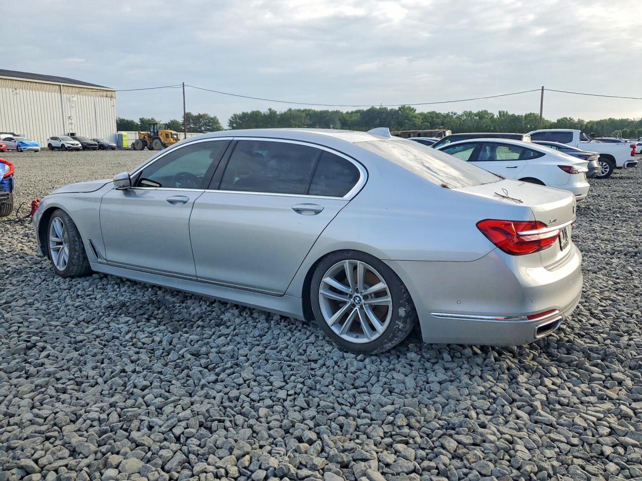 2016 BMW 750 Xi - Image 2