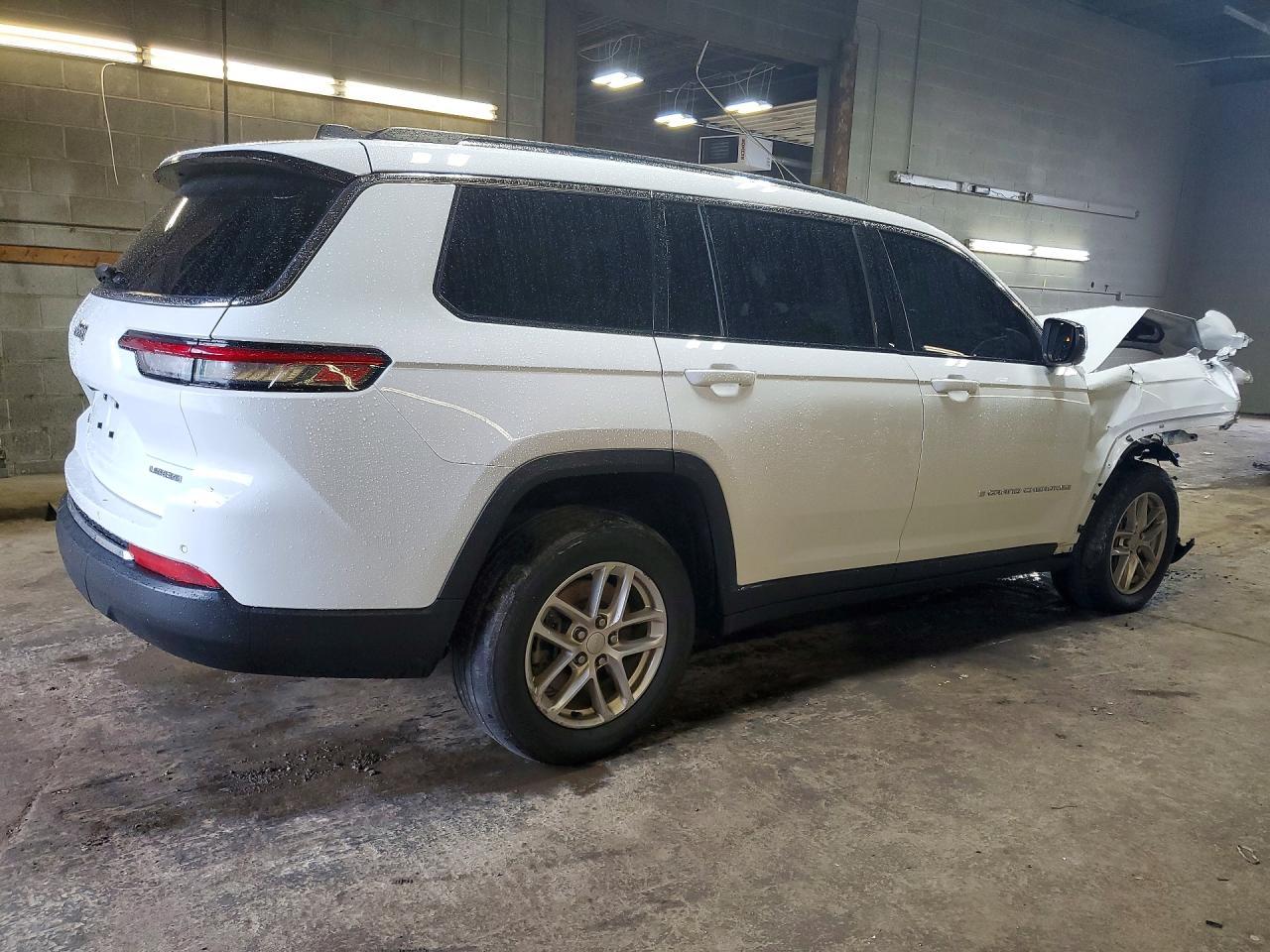 2021 Jeep Grand Cherokee L Laredo - Image 3