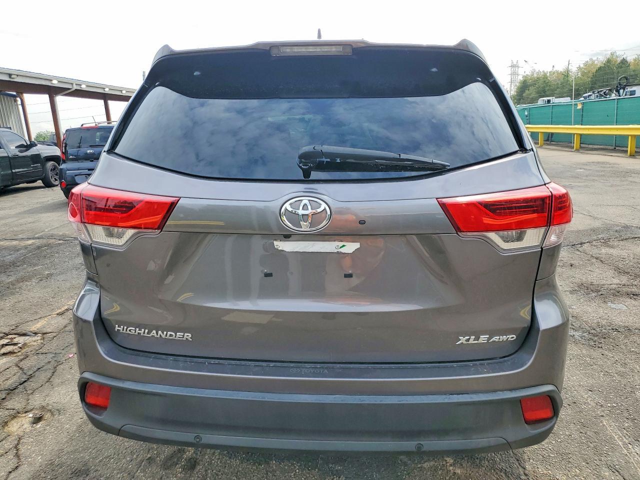 2018 Toyota Highlander Xle - Image 6