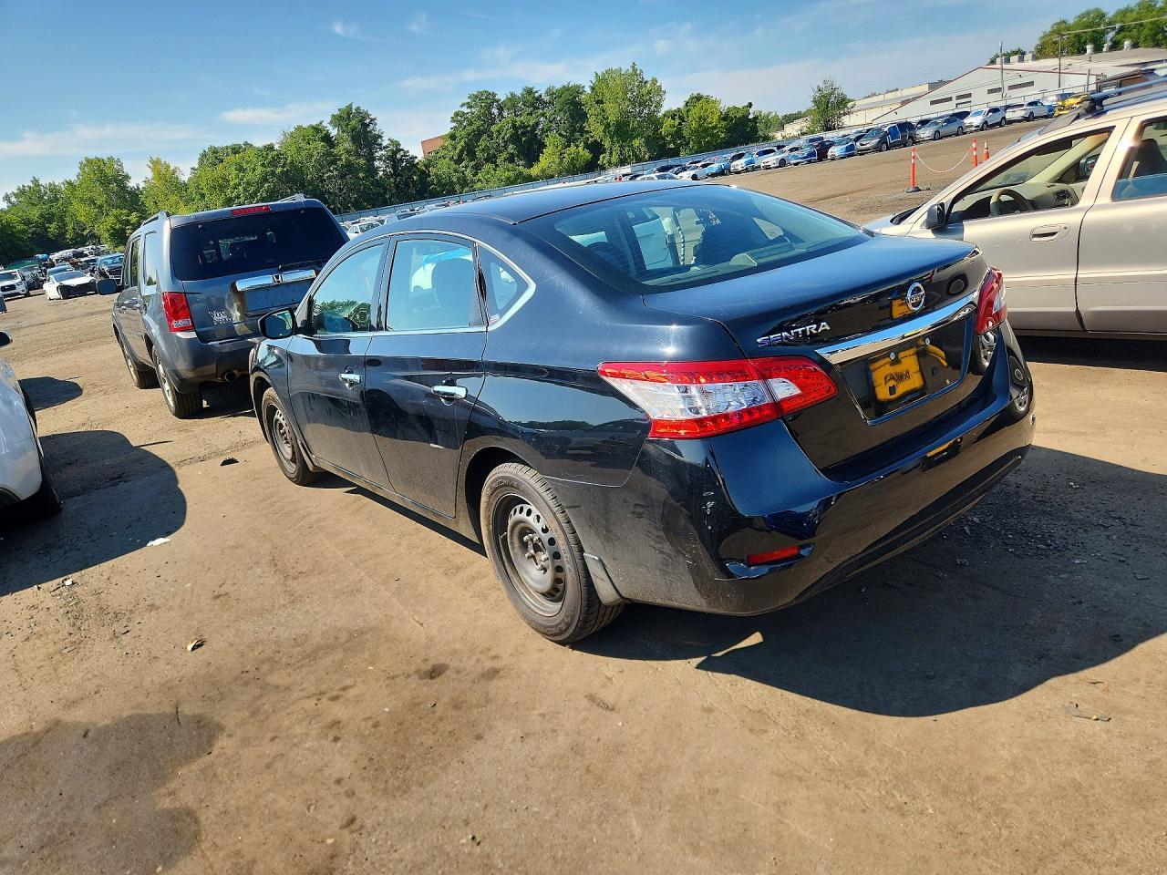 2015 Nissan Sentra S - Фото 2