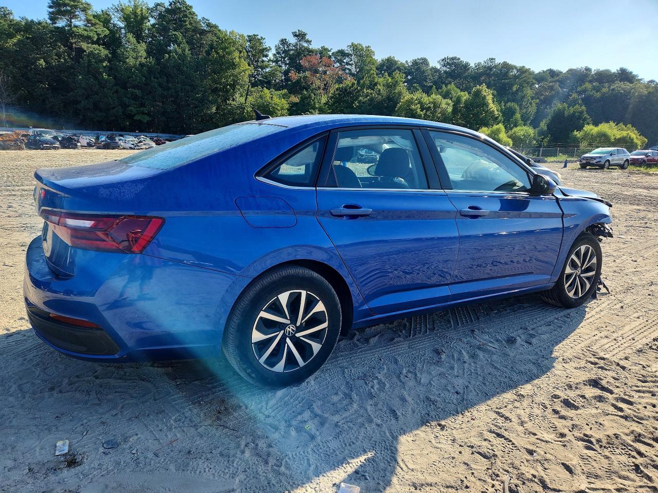 2022 Volkswagen Jetta S - Фото 3