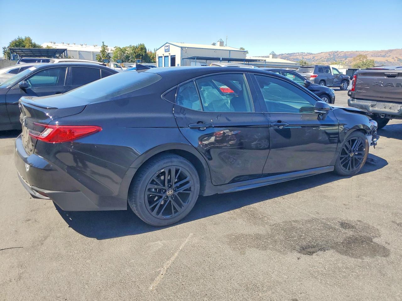 2025 Toyota Camry Se - Фото 3