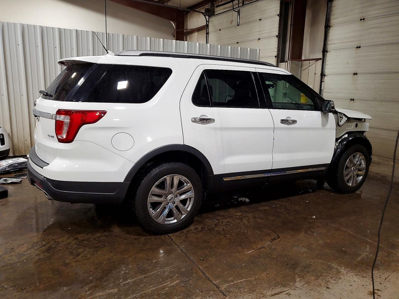 2019 Ford Explorer Xlt - Фото 3